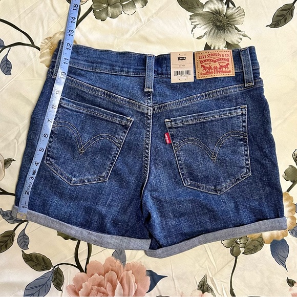 Levi’s mid-length denim shorts size 25 NWT - Picture 2 of 4